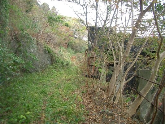 ラサ工業田老鉱山跡【鍬ケ崎鉱石貯蔵施設跡】アプローチ道路