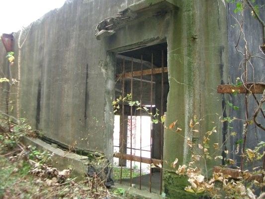 ラサ工業田老鉱山跡【鍬ケ崎鉱石貯蔵施設跡】最上階入口