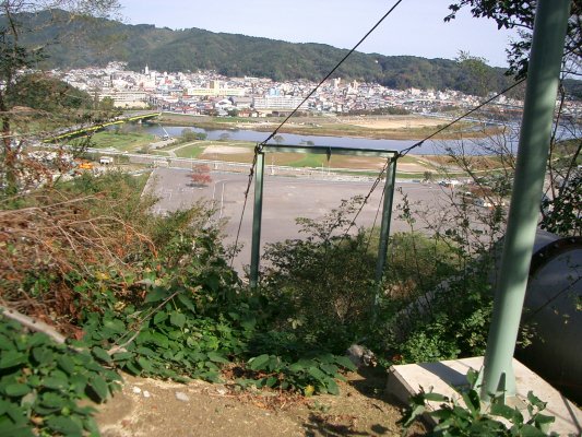 ラサ工業田老鉱山跡【宮古精錬所跡大煙突】宮古精錬所跡を望む