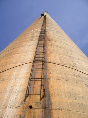 ラサ工業田老鉱山跡【宮古精錬所跡大煙突】全景