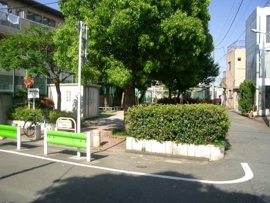 旧国鉄旧矢口発電所運炭線跡現地写真(大田区立道塚南公園)