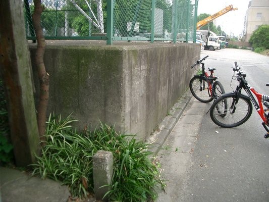 京浜急行電鉄大師線廃止区間【小島新田～桜本】京急境界標