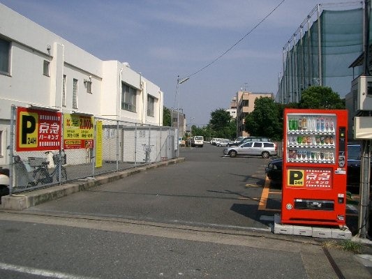 京浜急行電鉄空港線旧線【穴守稲荷～羽田空港(初代)】穴守稲荷駅付近トンネル地上部駐車場