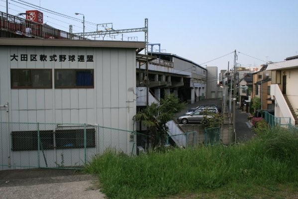 京浜急行電鉄本線旧線【六郷土手～京急川崎】六郷土手駅南端より旧線位置(雑色方面)を望む