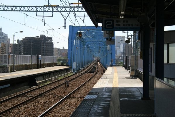 京浜急行電鉄本線旧線【六郷土手～京急川崎】六郷川橋梁(六郷土手駅上りホームより京急川崎方面を望む)