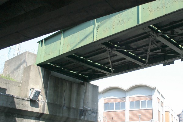 京浜急行電鉄本線旧線【六郷土手～京急川崎】稲荷横丁架道橋底面