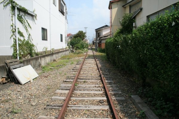 紀州鉄道線廃止区間【西御坊～日高川】 第二巻(西御坊～日の出紡績)西御坊付近踏切跡より西御坊方面を望む