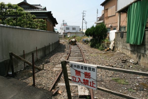 紀州鉄道線廃止区間【西御坊～日高川】 第二巻(西御坊～日の出紡績)西御坊付近踏切跡より旧日高川方面を望む