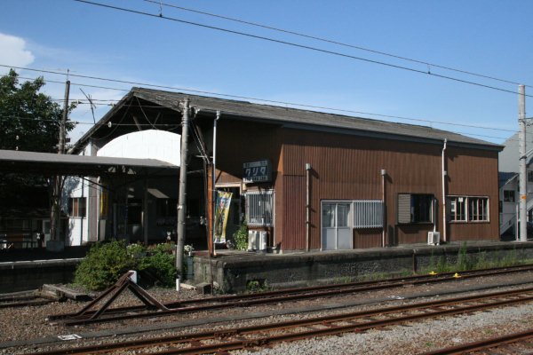 岳南鉄道【吉原駅】駅本屋古レール全景