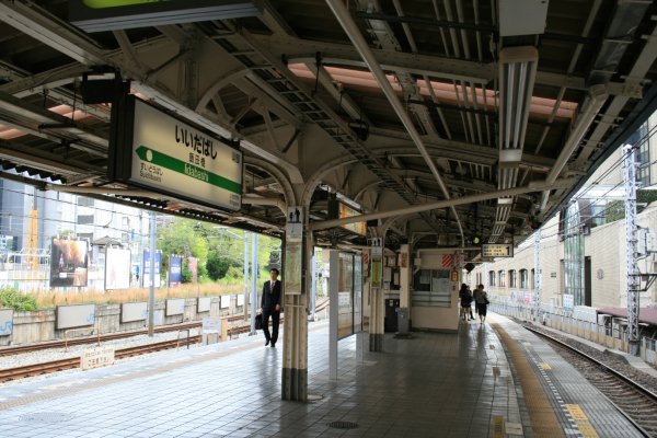 JR 東日本中央本線【飯田橋駅】ホーム上屋古レール全景