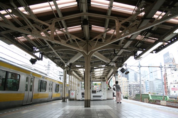 JR 東日本中央本線【飯田橋駅】ホーム上屋古レール全景