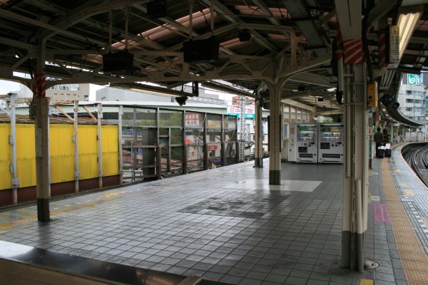 JR 東日本中央本線【飯田橋駅】ホーム上屋古レール全景