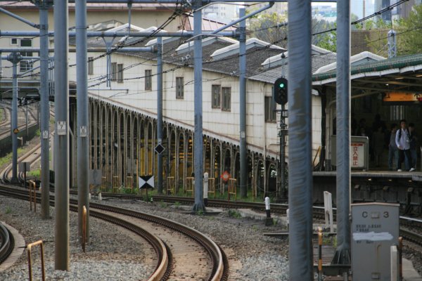 JR 東日本中央本線【飯田橋駅】西口通路古レール全景