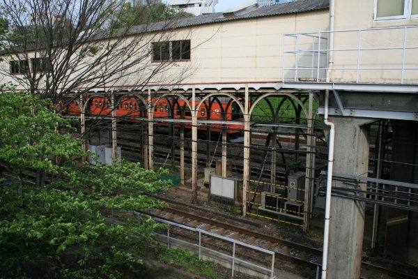 JR 東日本中央本線【飯田橋駅】西口通路古レール全景