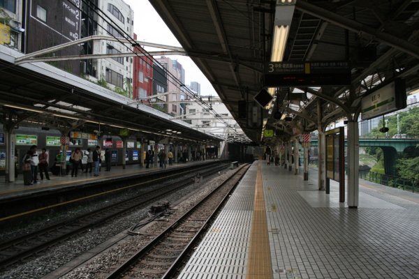 JR 東日本中央本線【御茶ノ水駅】ホーム上屋古レール全景