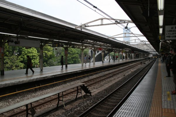 JR 東日本中央本線【御茶ノ水駅】ホーム上屋古レール全景