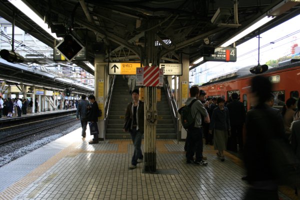 JR 東日本中央本線【御茶ノ水駅】ホーム上屋古レール全景