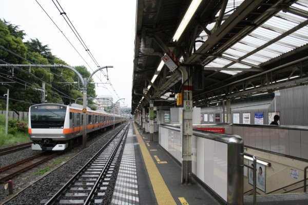 JR 東日本中央本線【千駄ヶ谷駅】古レール全景(ホーム上屋)