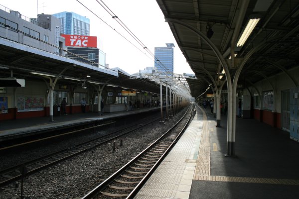 JR 東日本中央本線【水道橋駅】ホーム上屋古レール全景