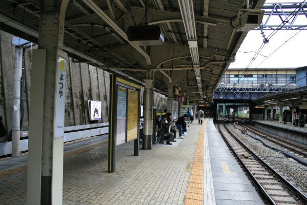 JR 東日本中央本線【四ッ谷駅】ホーム上屋古レール全景