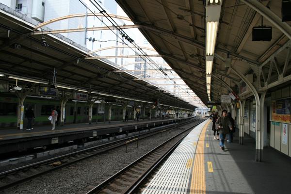 JR 東日本中央本線【代々木駅】古レール全景(ホーム上屋)