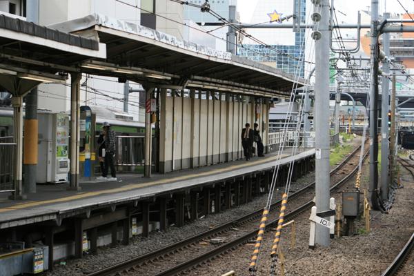 JR 東日本中央本線【代々木駅】古レール全景(ホーム下部構造)