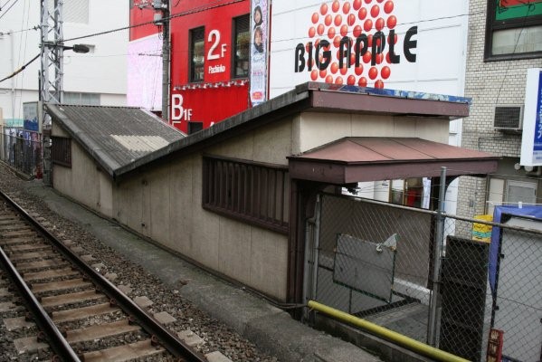 JR 東日本東海道本線【蒲田駅】古レール全景(地下自由通路)