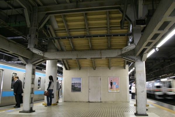 JR 東日本東海道本線【品川駅】古レール架構(ホーム階段)