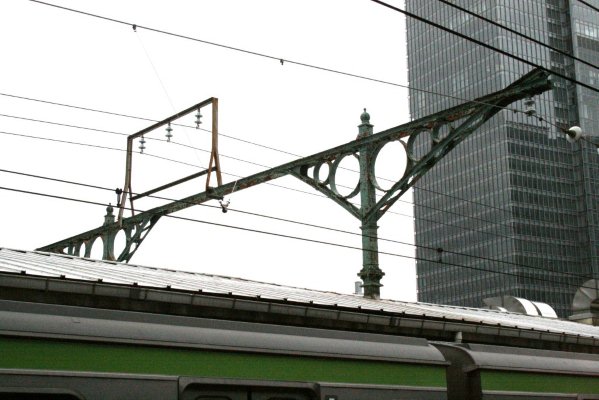 JR 東日本東海道本線【東京駅】架線柱架構