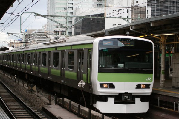 JR 東日本東海道本線【東京駅】架線柱全景