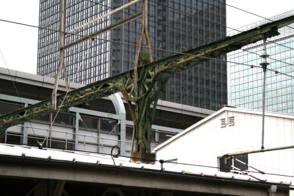 JR 東日本東海道本線【東京駅】架線柱架構