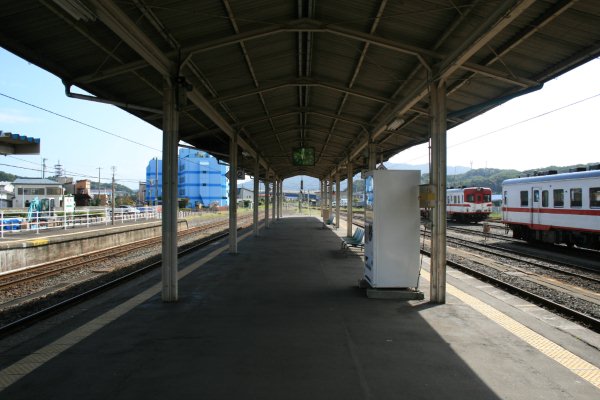 JR 東日本山田線【宮古駅】ホーム上屋古レール全景