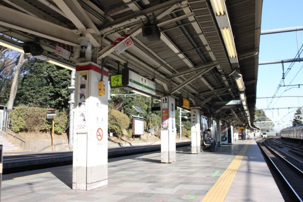 JR 東日本山手線【原宿駅】ホーム上屋古レール全景