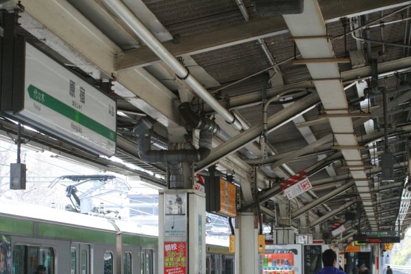 JR 東日本山手線【原宿駅】ホーム上屋古レール架構