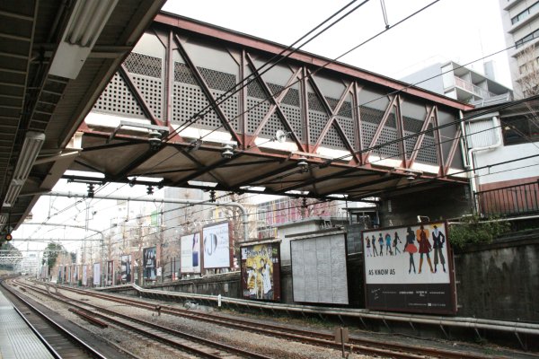 JR 東日本山手線【原宿駅】跨線橋古レール架構