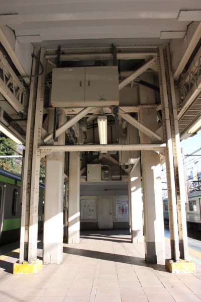JR 東日本山手線【原宿駅】跨線橋古レール架構