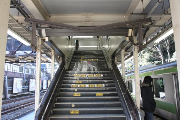 JR 東日本山手線【原宿駅】跨線橋古レール架構