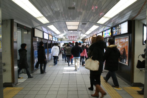 JR 東日本山手線【原宿駅】跨線橋古レール架構