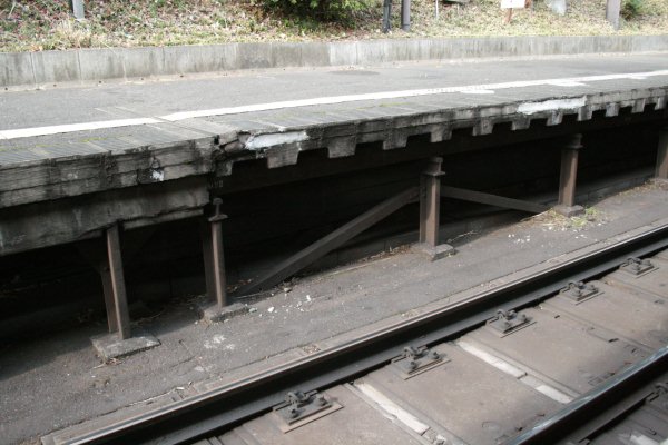 JR 東日本山手線【原宿駅】臨時ホーム下部構造古レール架構