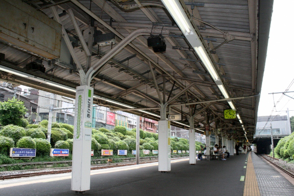 JR 東日本山手線【駒込駅】ホーム上屋古レール