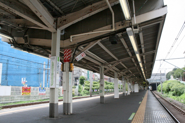 JR 東日本山手線【駒込駅】ホーム上屋古レール