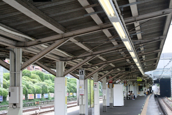 JR 東日本山手線【駒込駅】ホーム上屋古レール