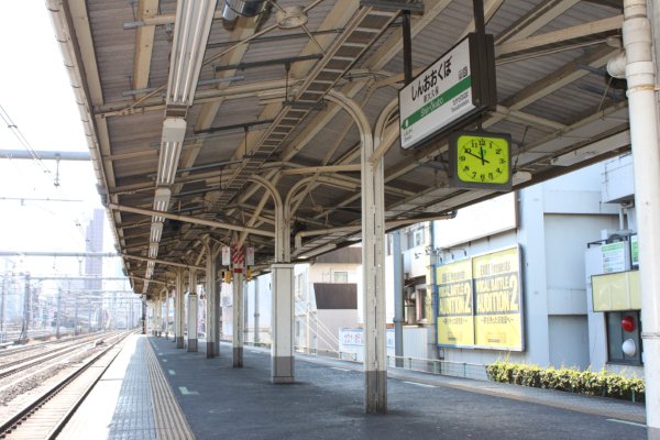 JR 東日本山手線【新大久保駅】ホーム上屋古レール全景