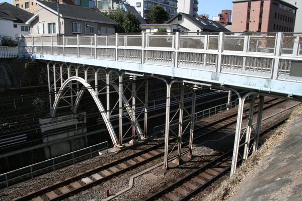 JR 東日本山手線(目黒～恵比寿)【白金桟道橋】古レール全景