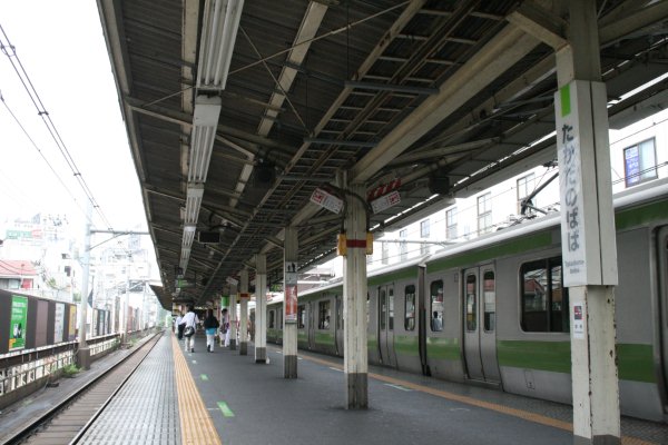 JR 東日本山手線【高田馬場駅】ホーム上屋古レール全景