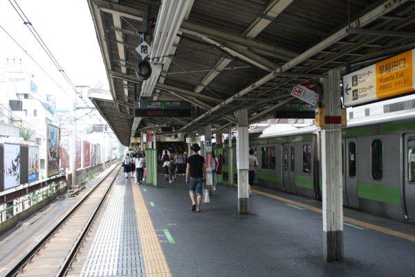 JR 東日本山手線【高田馬場駅】ホーム上屋古レール全景