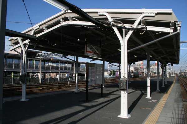 JR 東海東海道本線【吉原駅】ホーム上屋古レール全景