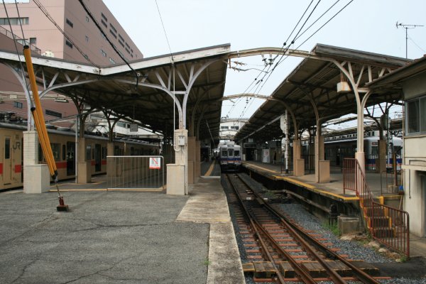 JR 西日本紀勢本線【和歌山市駅】ホーム上屋古レール全景