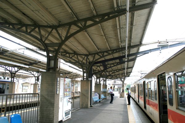 JR 西日本紀勢本線【和歌山市駅】ホーム上屋古レール架構