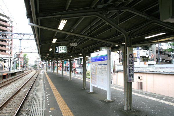 西武鉄道池袋線【江古田駅】ホーム上屋古レール全景